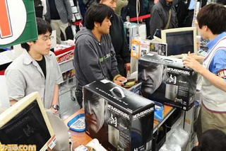 Illustration for article titled Metal Gear Solid 4 Japan Launch - Tokyo